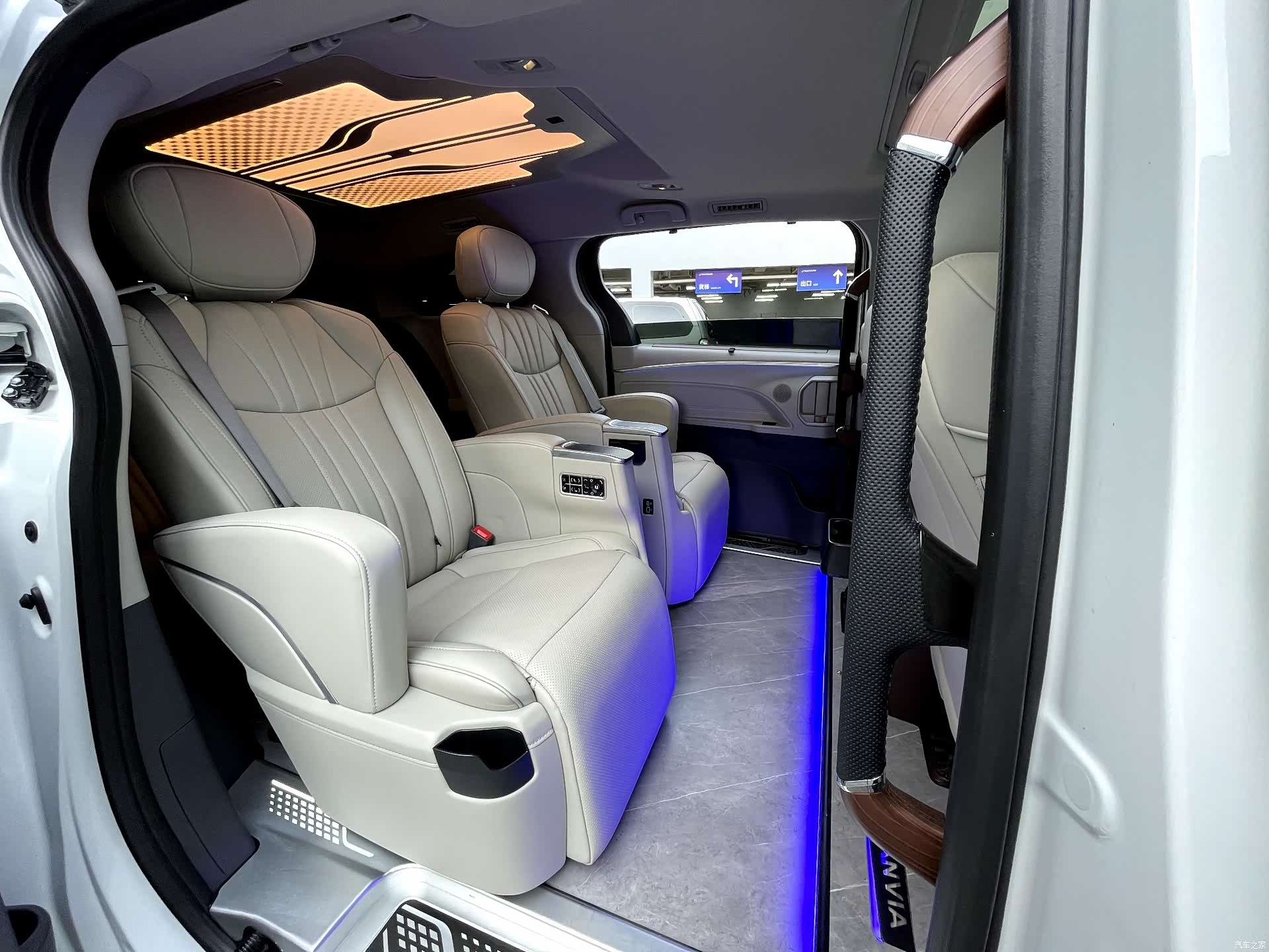 Toyota Granvia, 2025 24