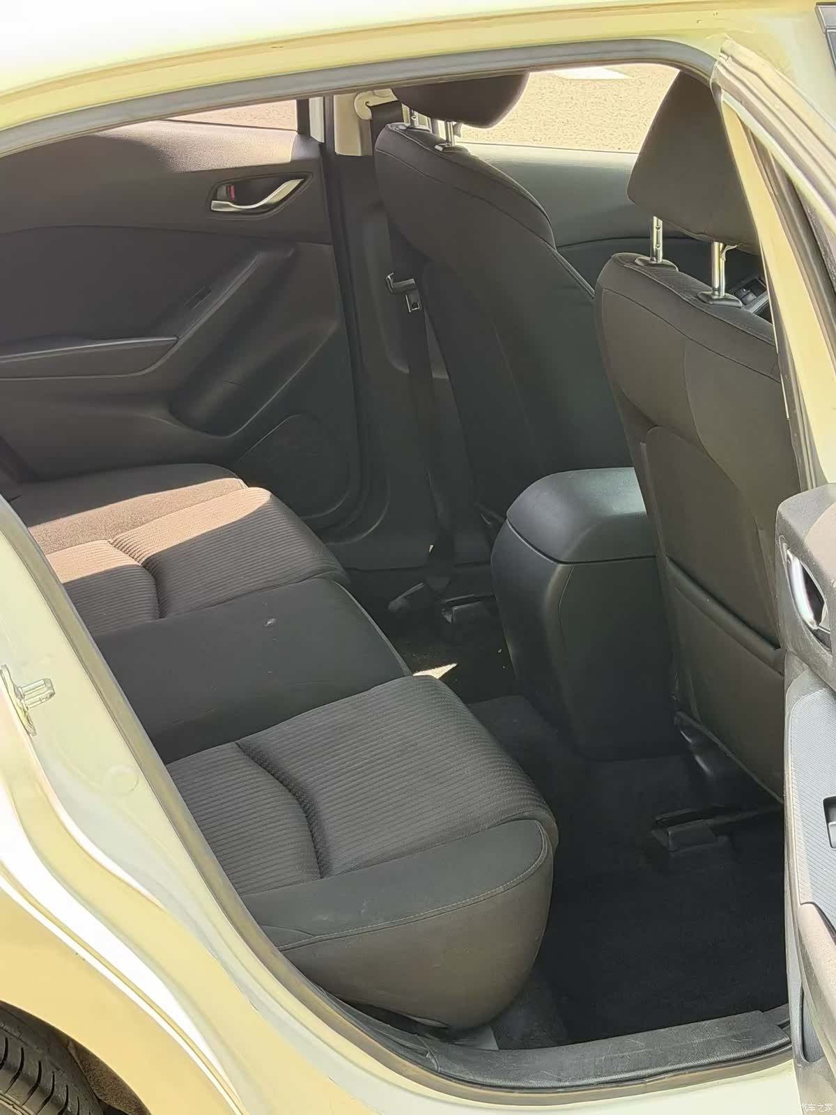 Mazda Mazda3, 2015 9