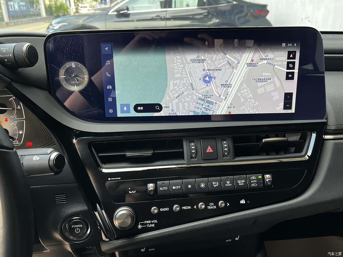 Lexus ES, 2023 21