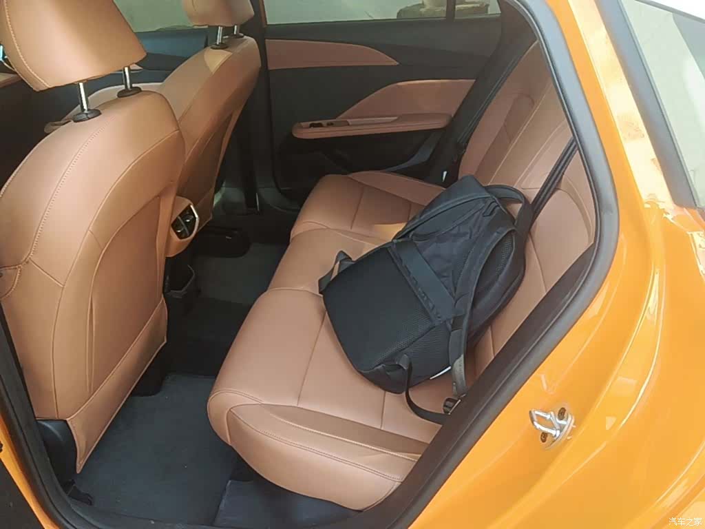 MG MG5, 2025 17