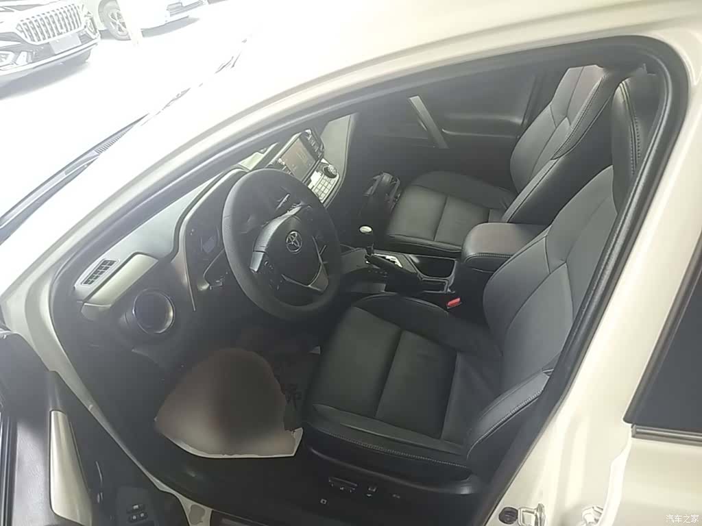 Toyota RAV4, 2015 16