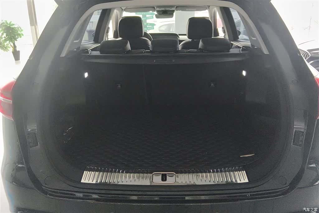Hongqi HS5, 2022 4