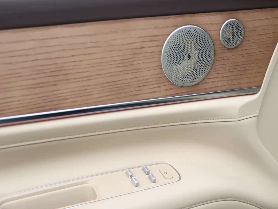 AITO Ask the world M9