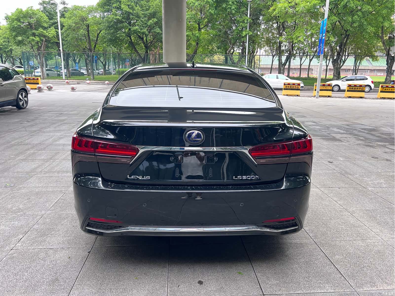 Lexus LS, 2023 10