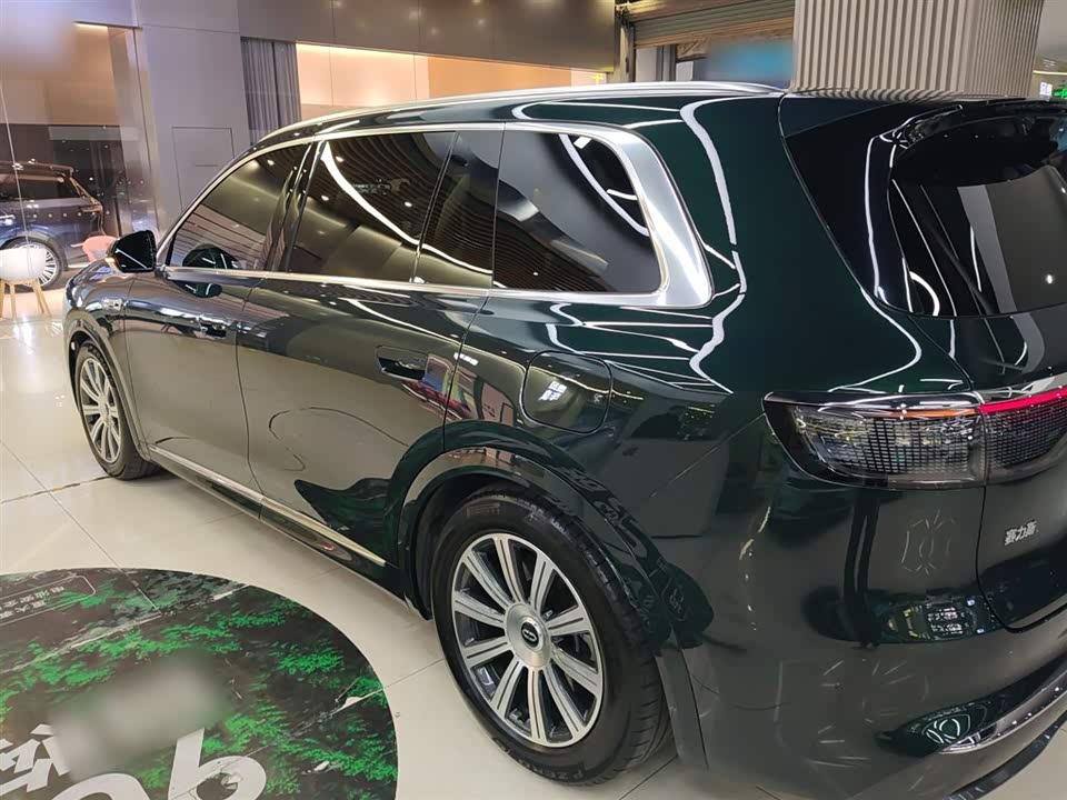 AITO Ask the world M8