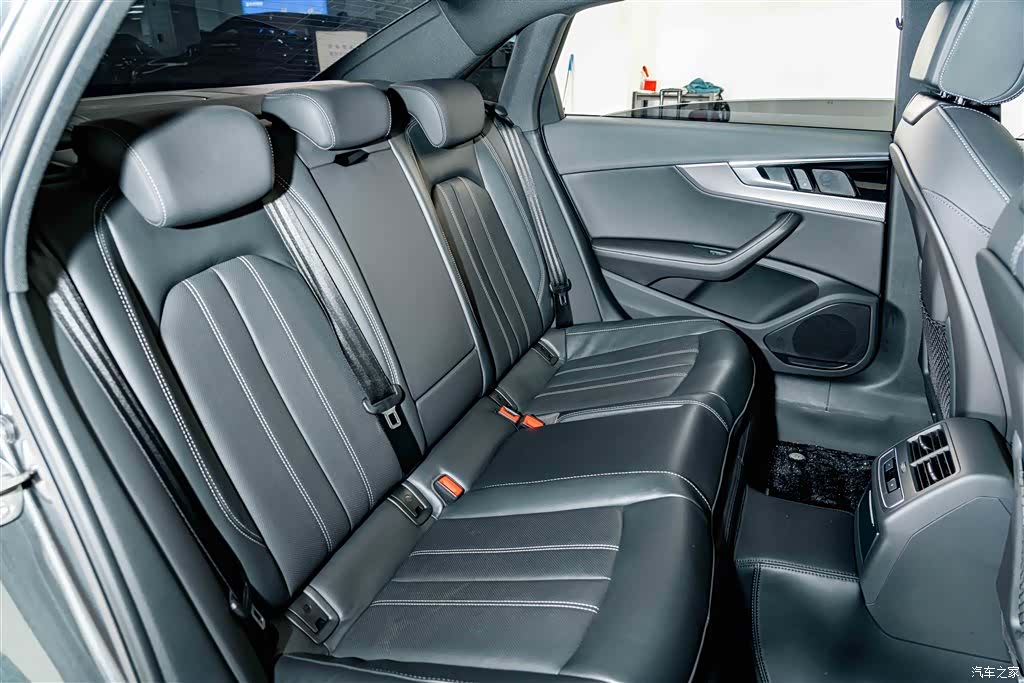 Audi A4L, 2023 22