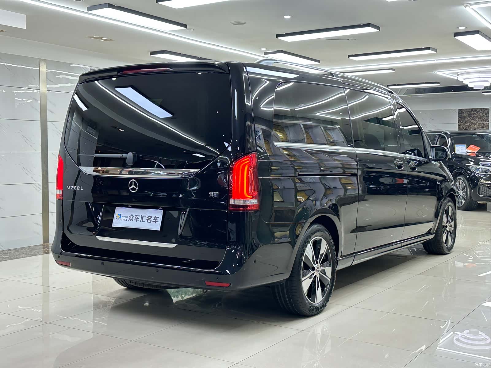 Mercedes-Benz V-Class, 2023 4