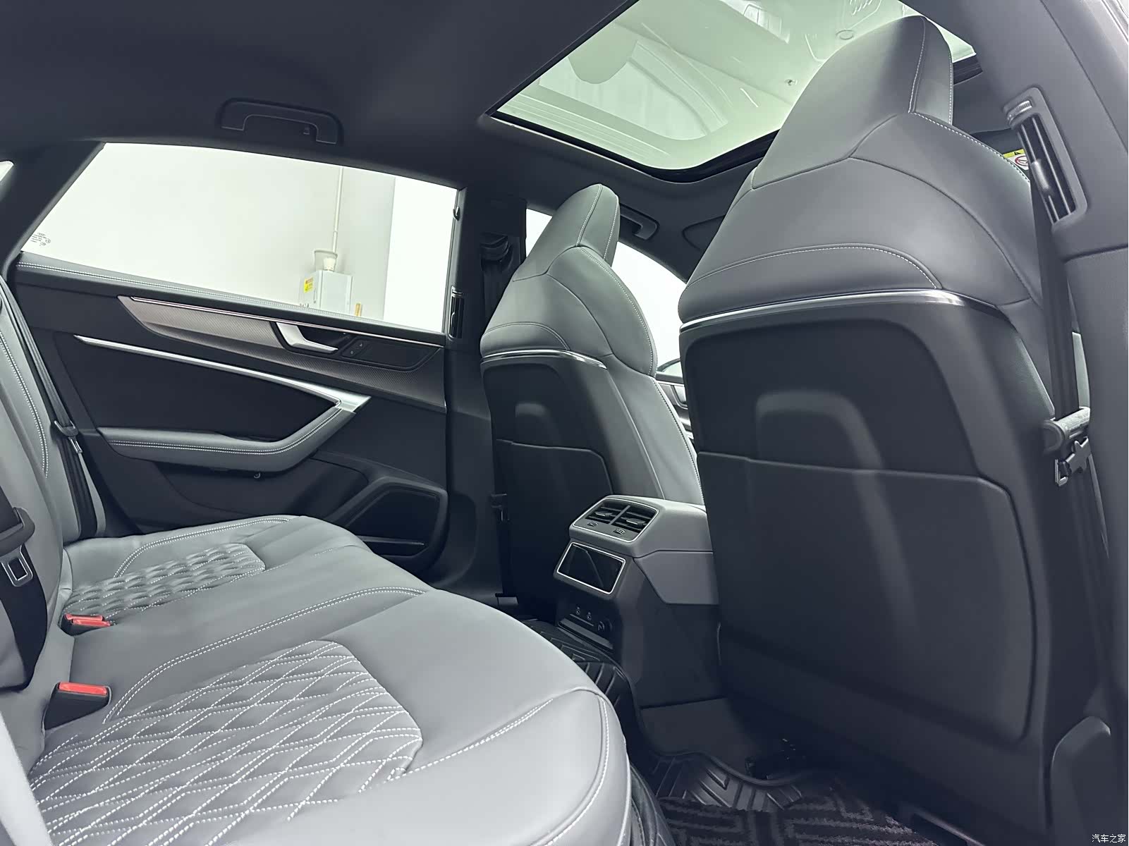 Audi A7L, 2025 15