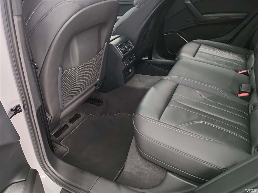 Audi Q5L, 2024 23