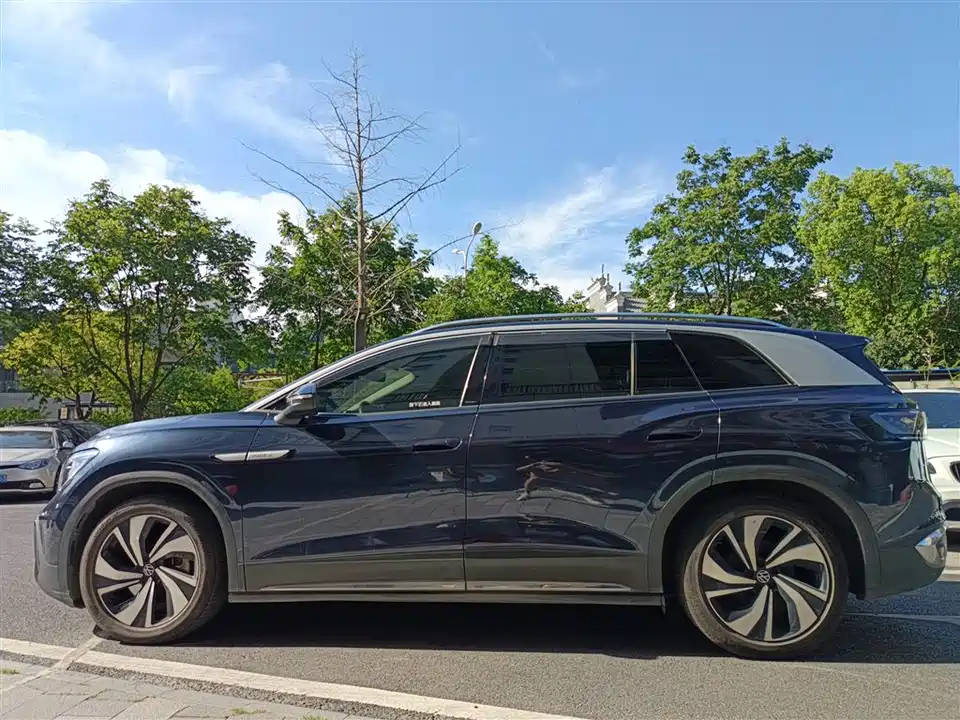 Volkswagen ID.6 CROZZ