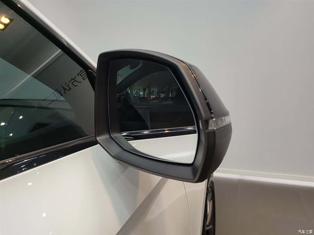 Audi Q5L, 2024 21