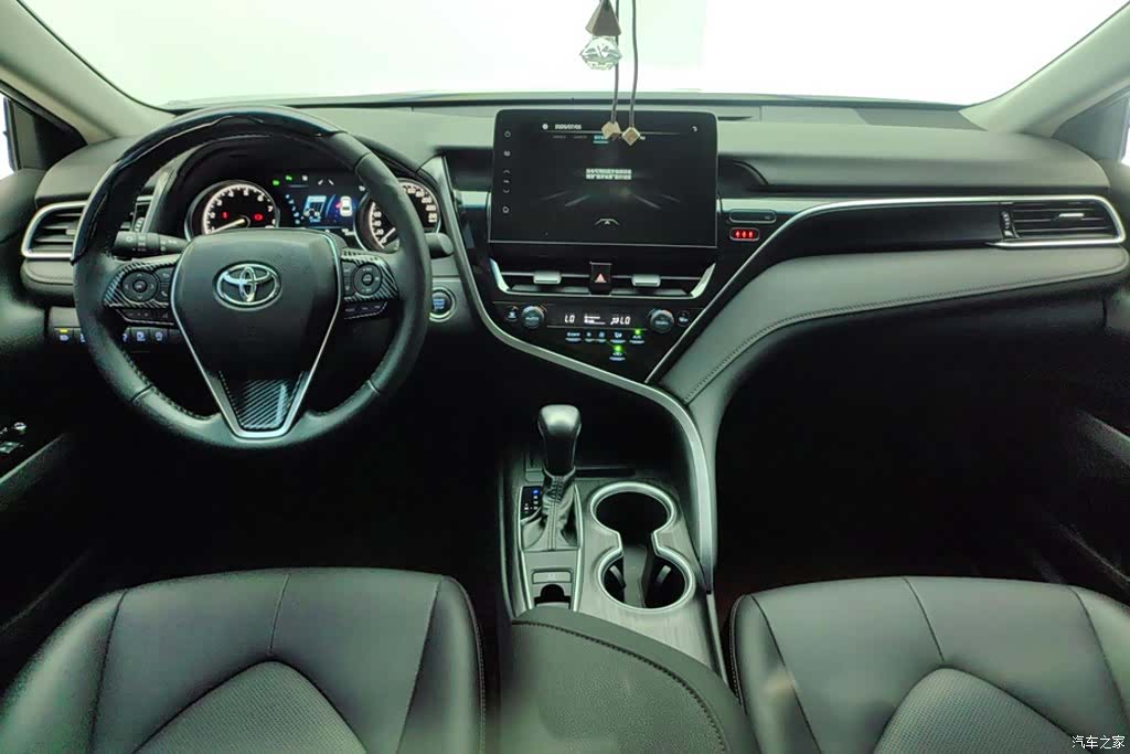 Toyota Camry, 2023 12