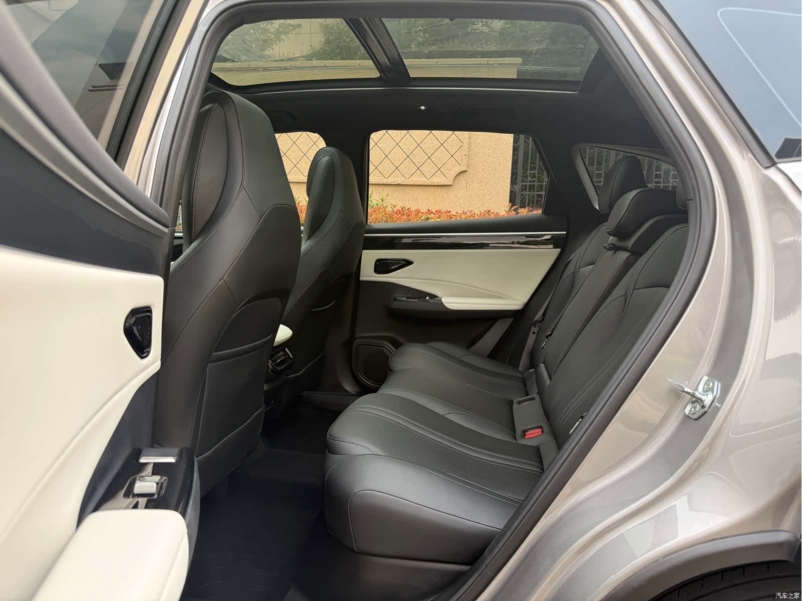 Geely Galaxy L7, 2024 11