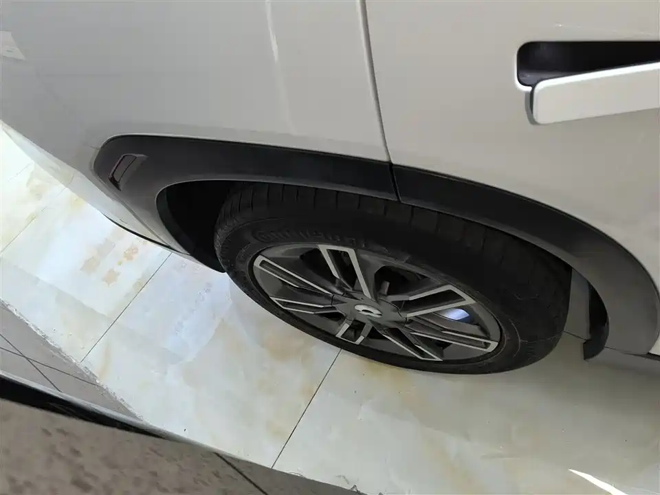NIO ES6