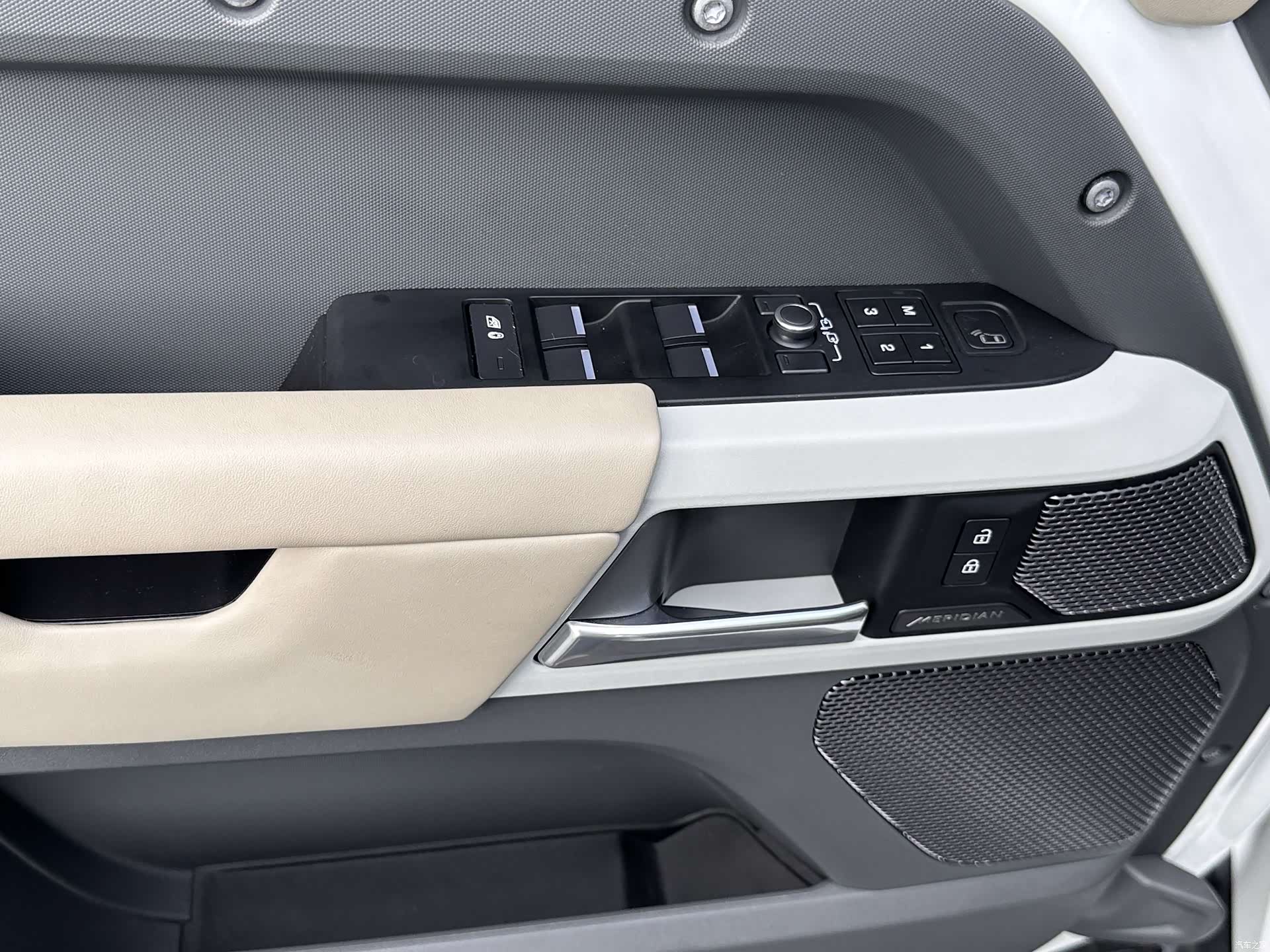 Land Rover Defender, 2021 9