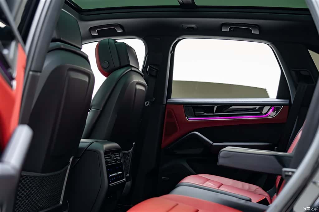 Porsche Cayenne, 2024 10