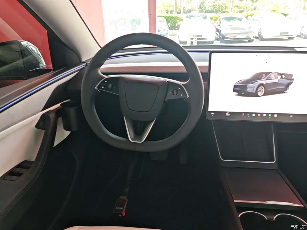 Tesla Model Y, 2025 11