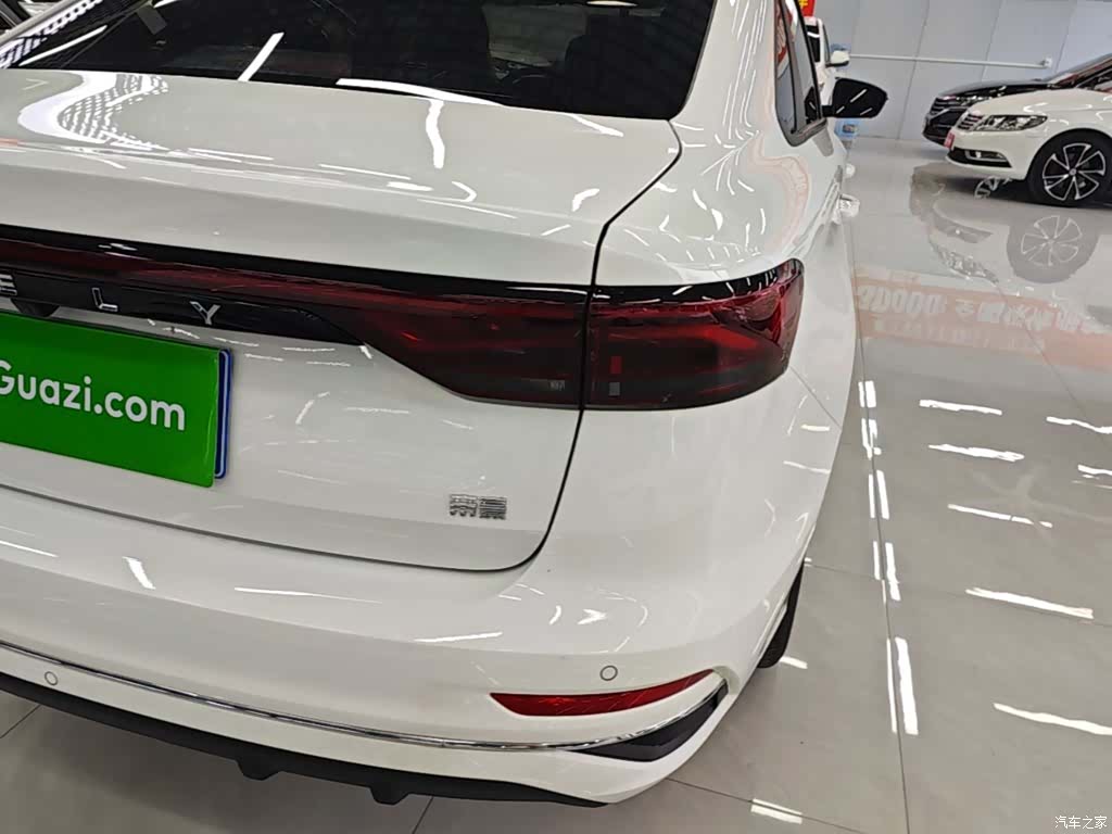 Geely Emgrand, 2025 8