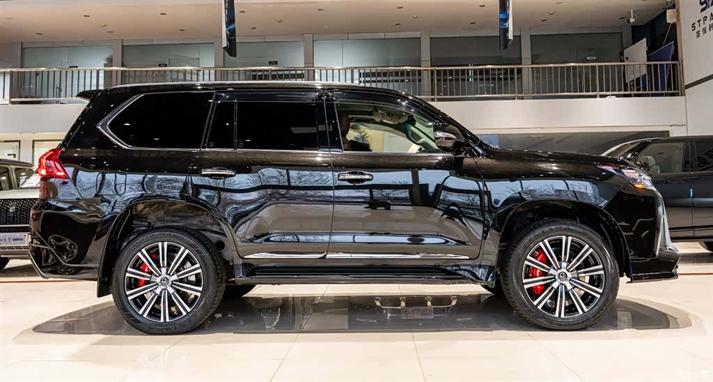 Lexus LX, 2022 4