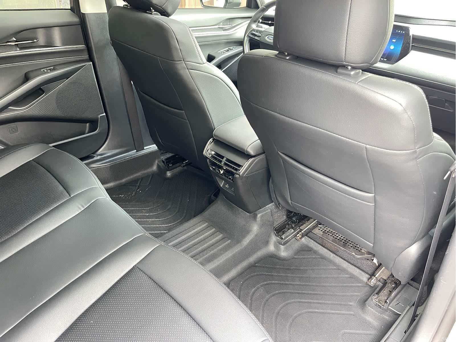 Ford Mondeo, 2023 28