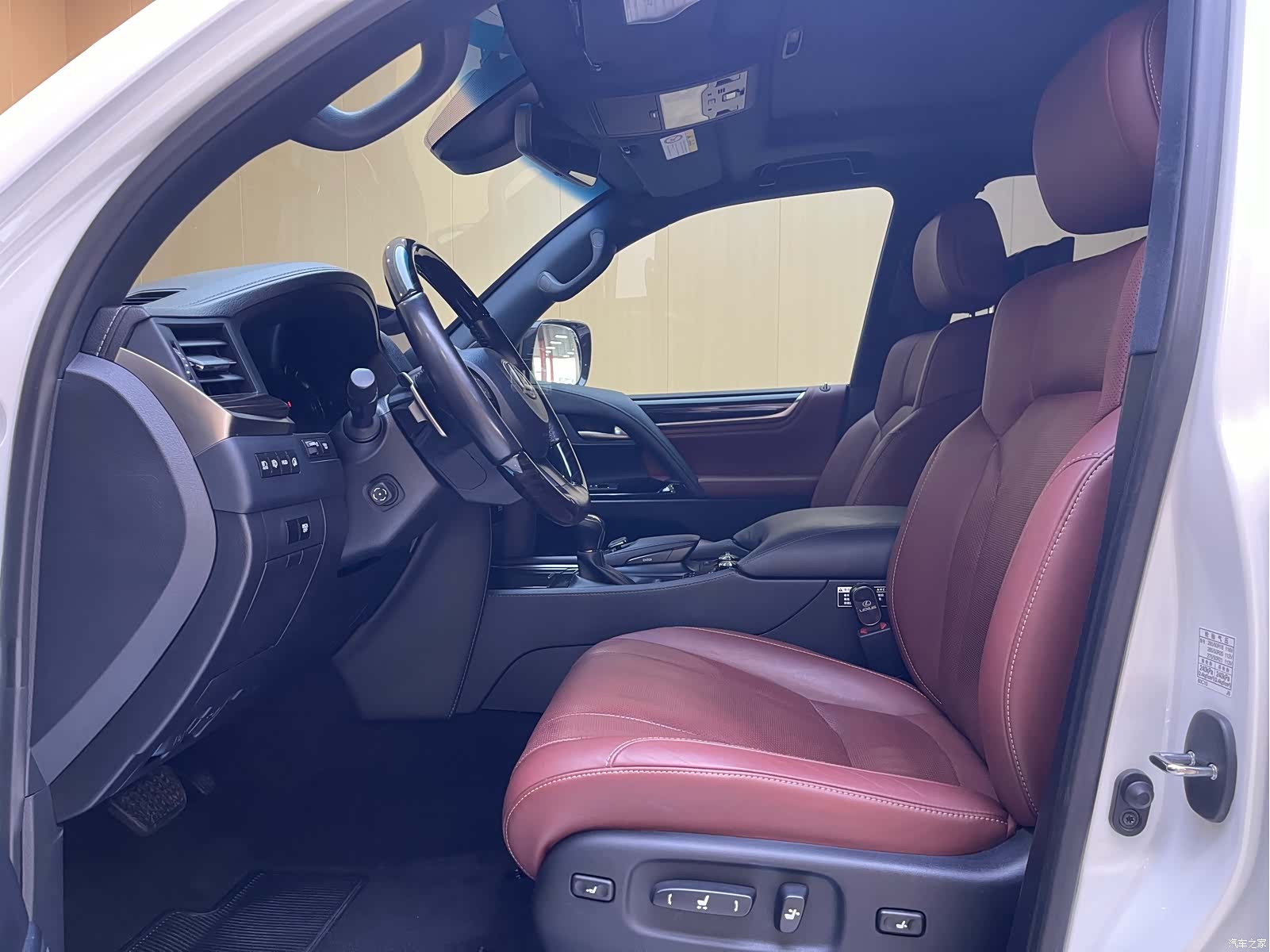 Lexus LX, 2019 4