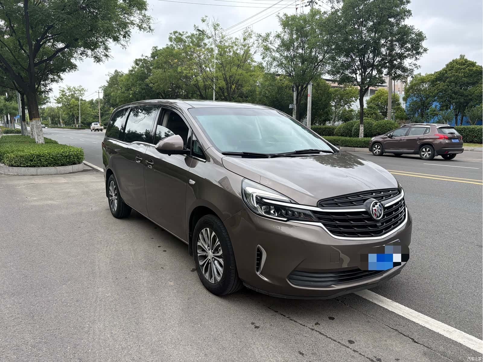 Buick GL8, 2022 3