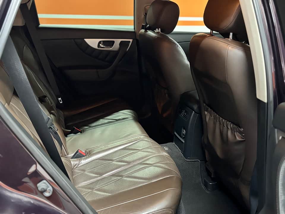 Infiniti QX70