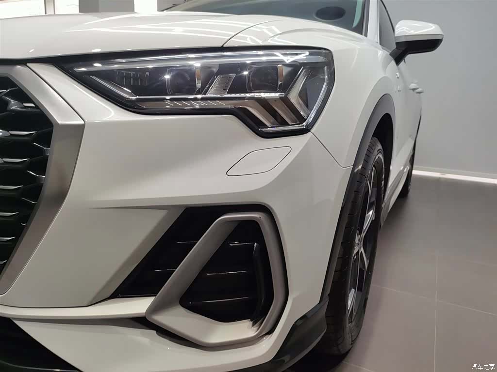 Audi Q3, 2021 11