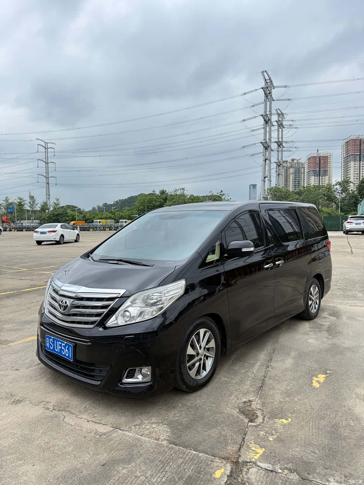 Toyota Alphard, 2014 1