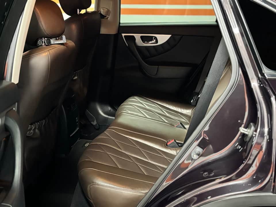 Infiniti QX70