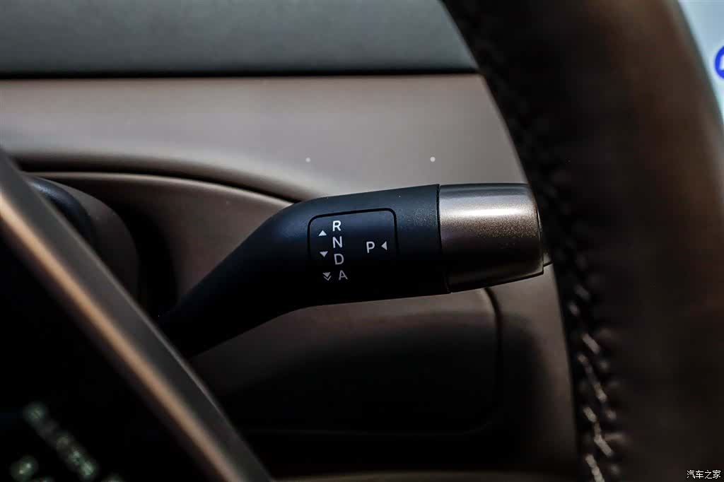 Li Auto MEGA, 2024 27