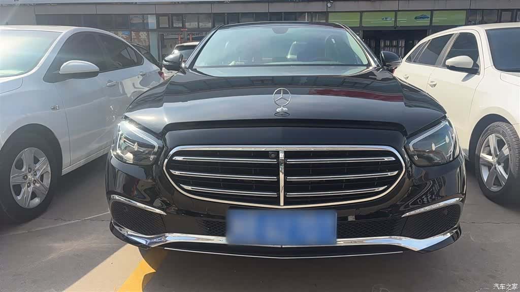 Mercedes-Benz E-Class, 2023 3