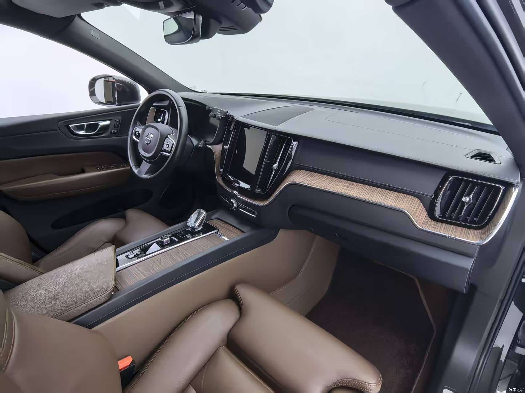 Volvo XC60, 2022 все фото
