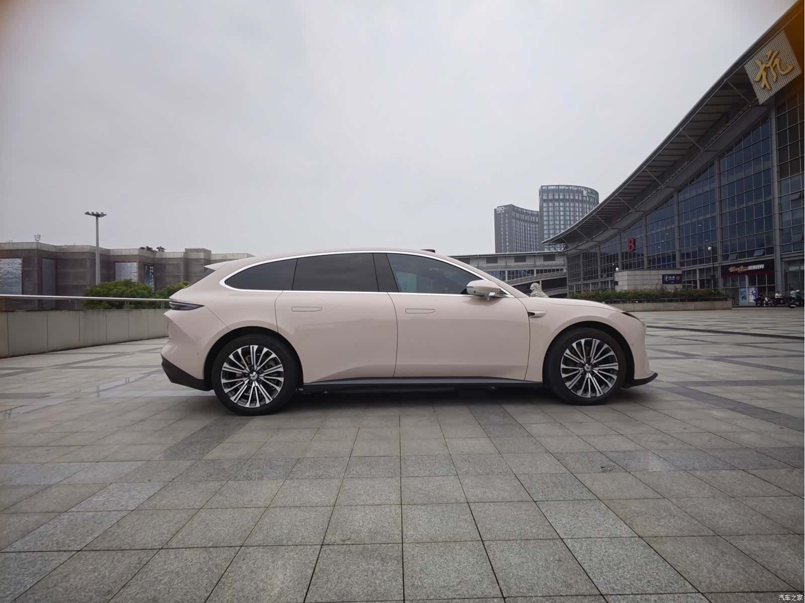 NIO ET5, 2025 4