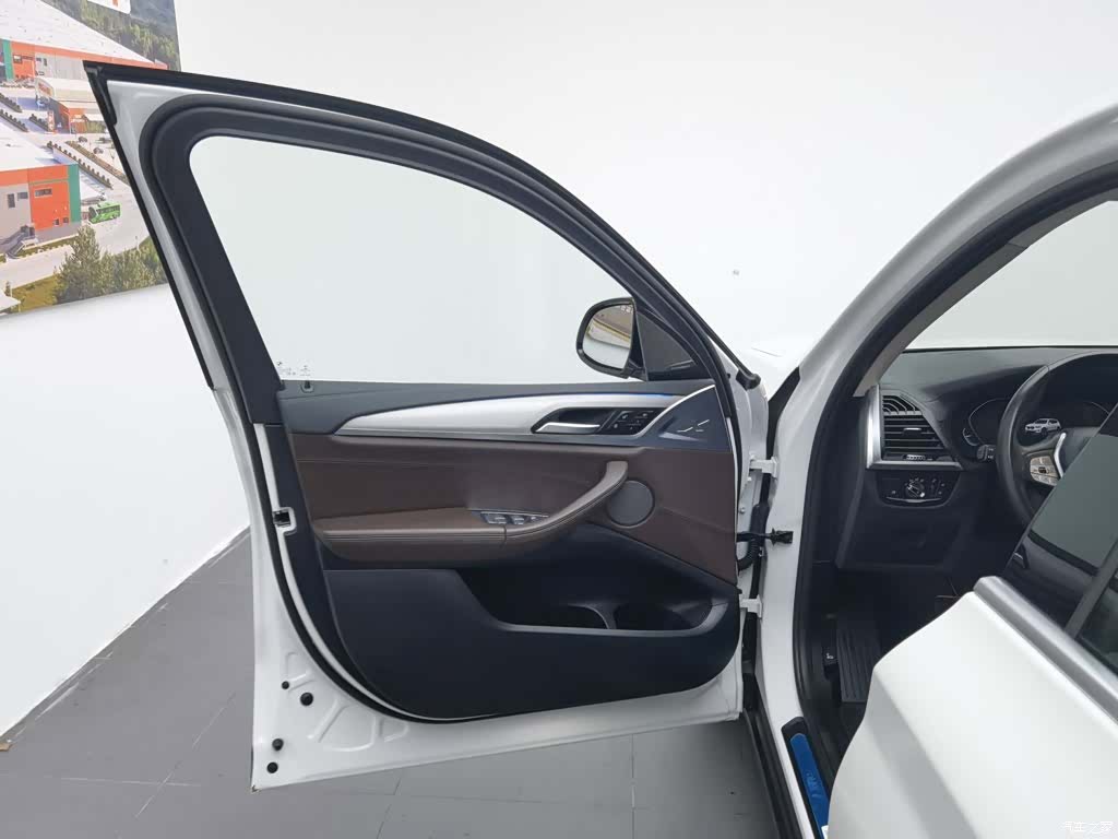 BMW iX3, 2021 8