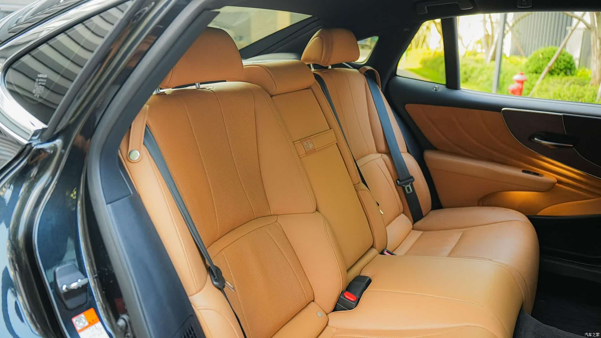 Lexus LS, 2023 16