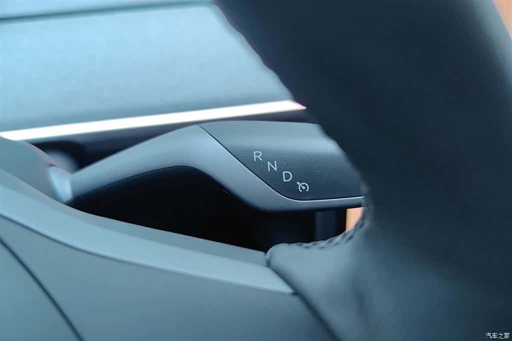 Tesla Model Y, 2024 16