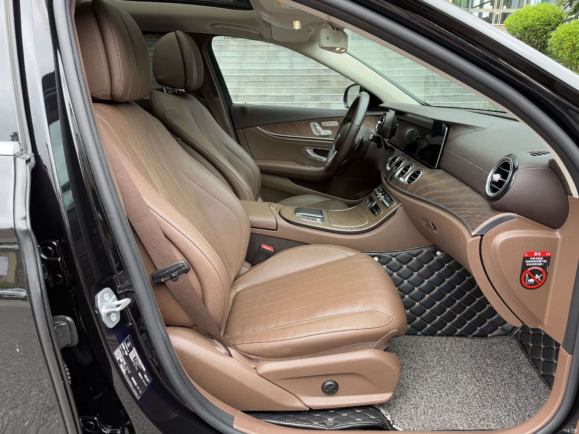 Mercedes-Benz E-Class, 2019 14