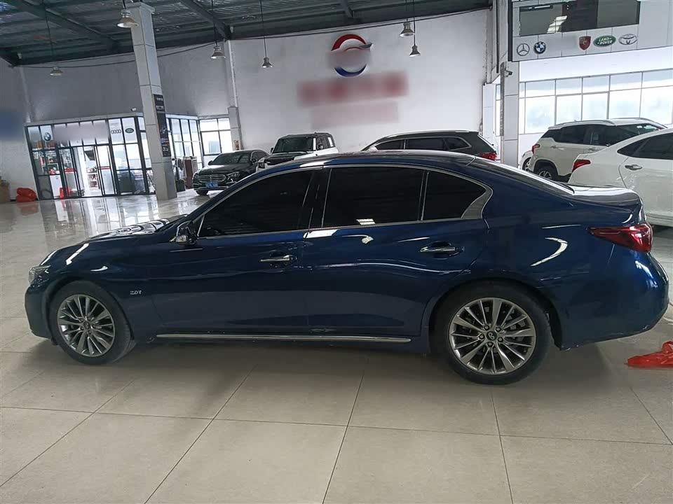 Infiniti Q50L
