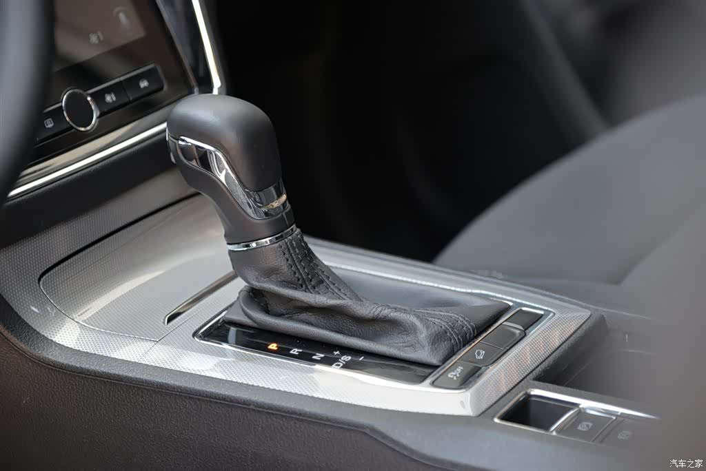 Roewe RX5, 2019 7