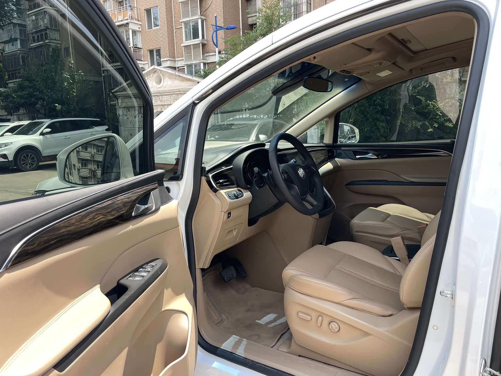 Buick GL8, 2017 14