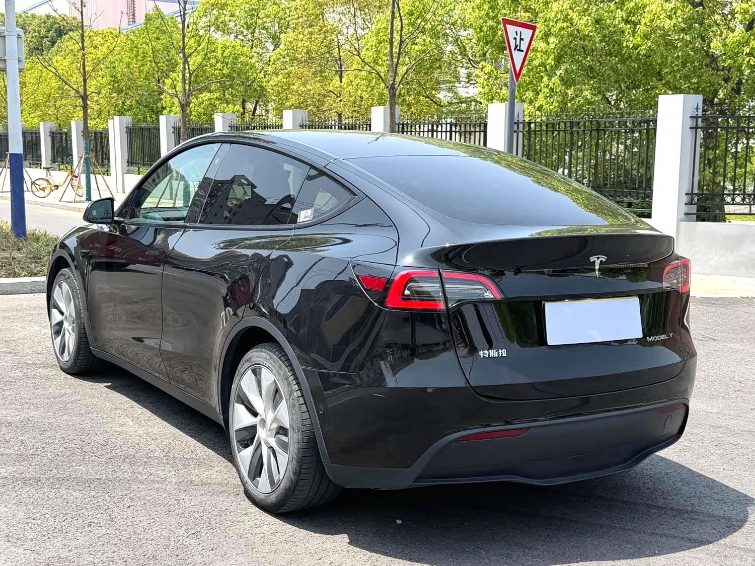 Tesla Model Y, 2023 все фото