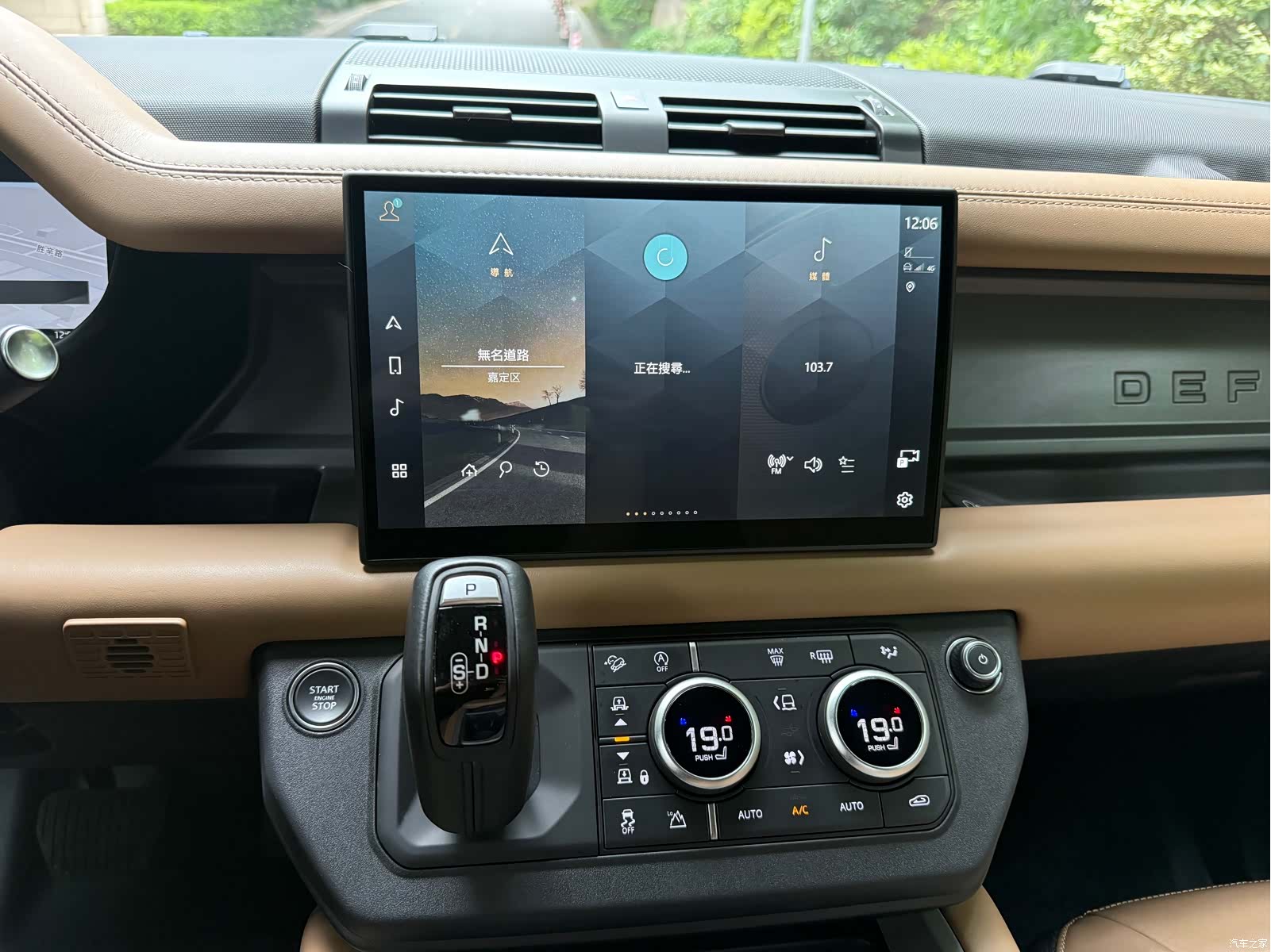 Land Rover Defender, 2025 13