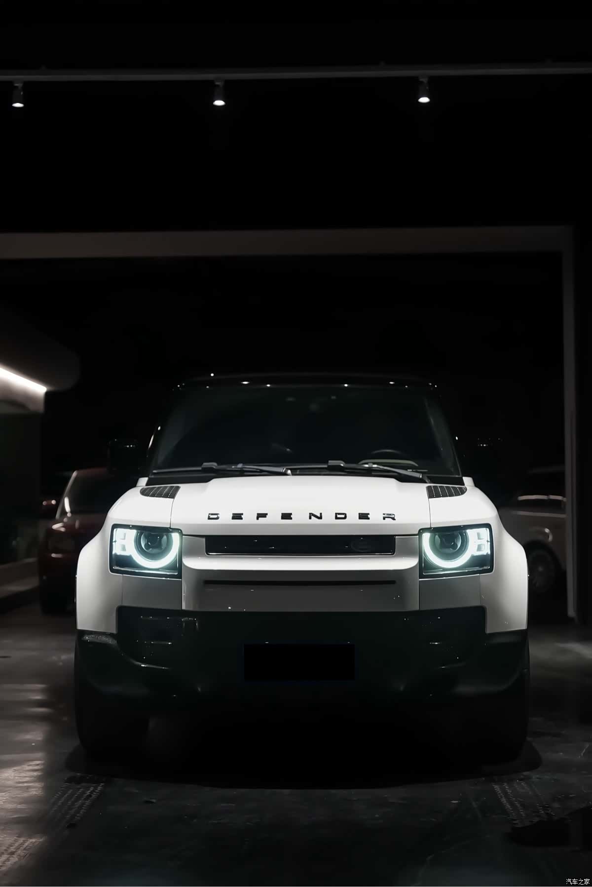 Land Rover Defender, 2021 4