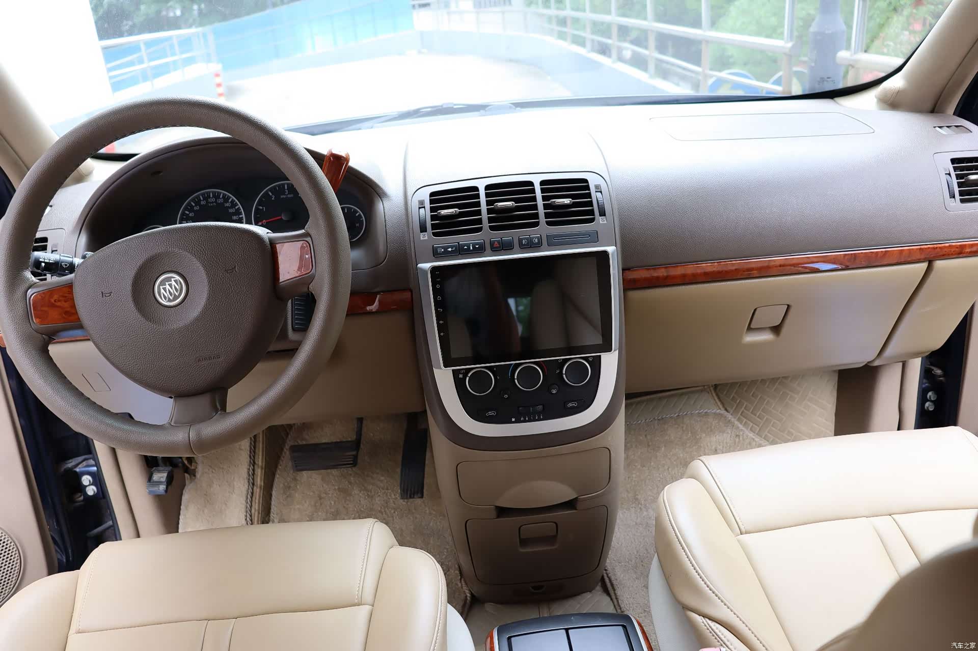Buick GL8, 2010 10