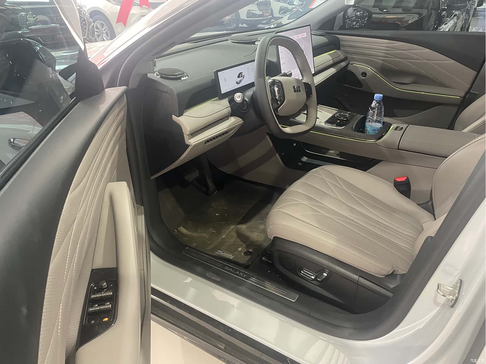 Geely 8, 2025 3