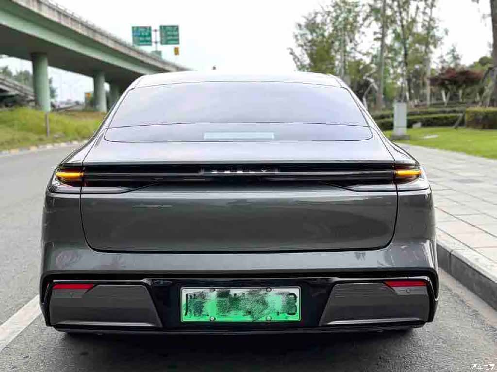 Geely E8, 2025 8