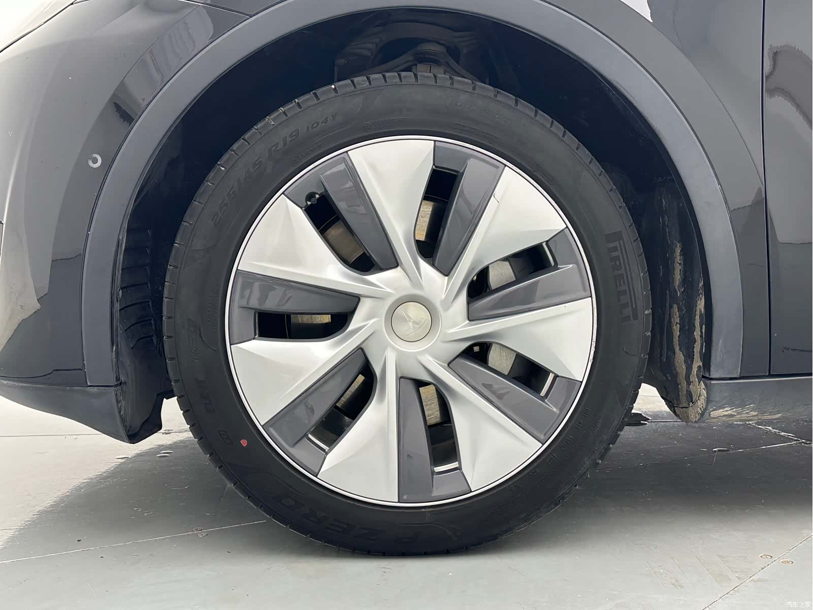 Tesla Model Y, 2023 36