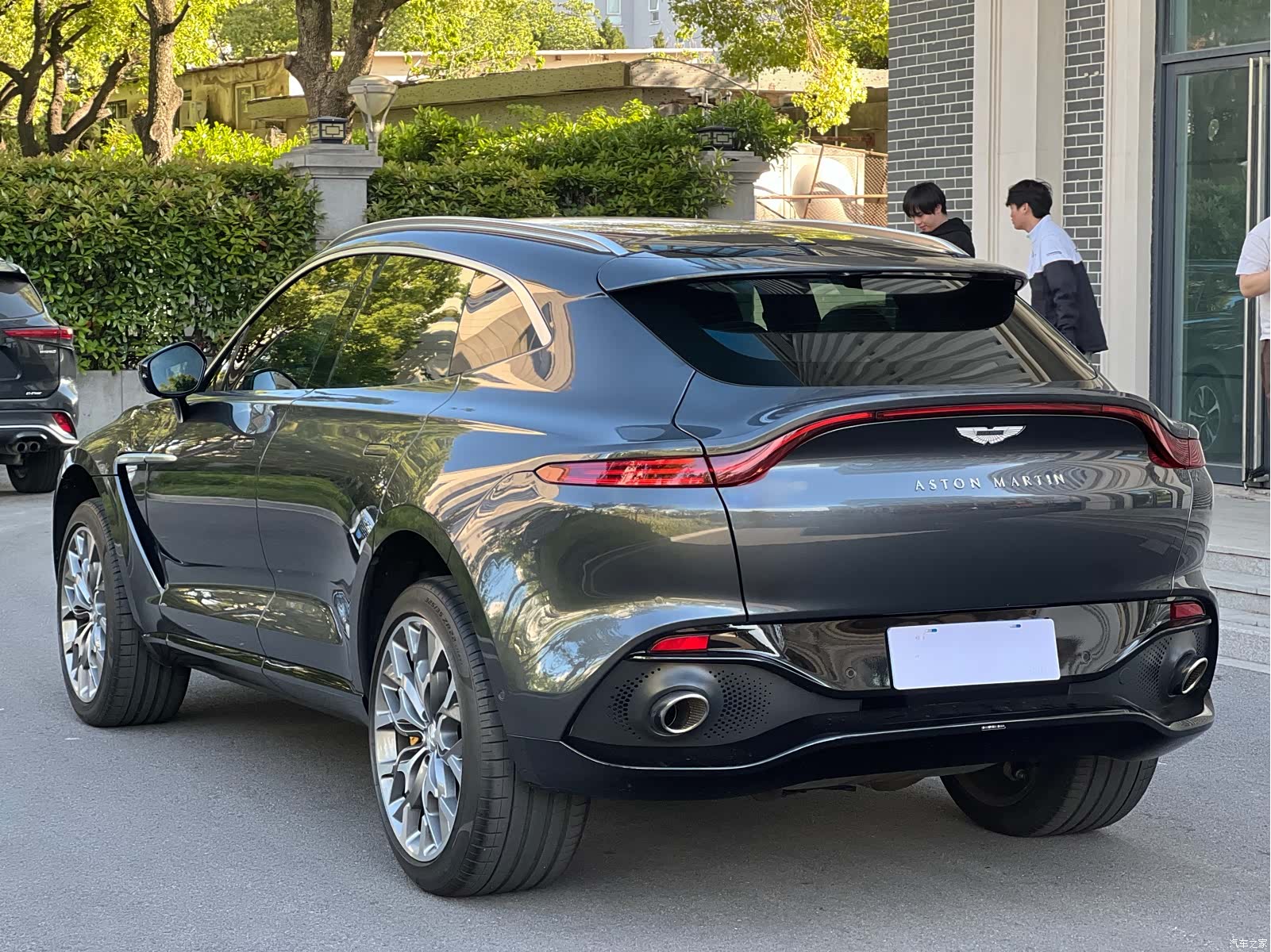 Aston Martin DBX, 2024 4