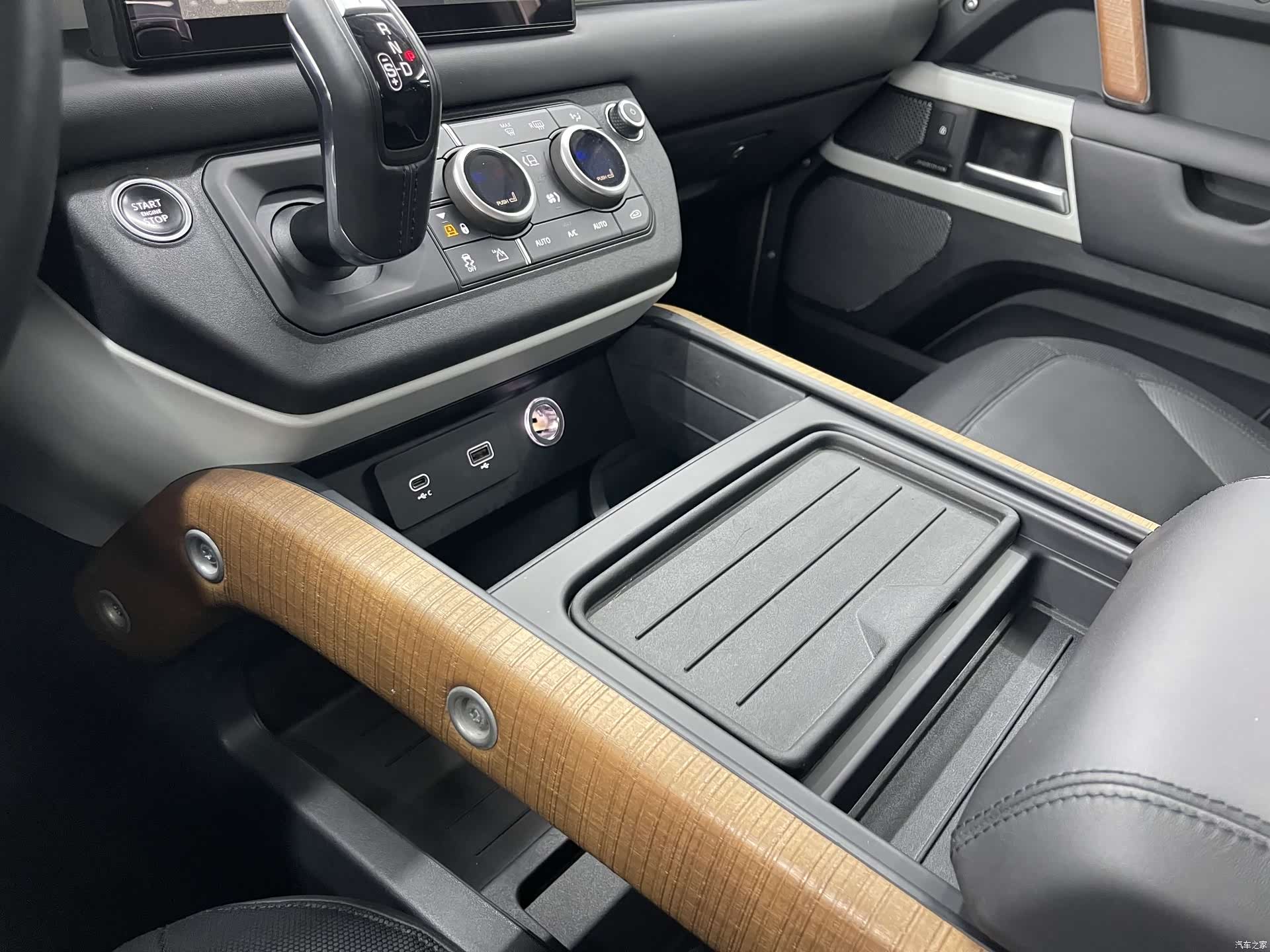 Land Rover Defender, 2022 13
